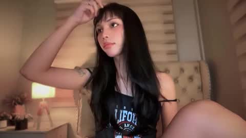 Snapshot of service_dolly69 chatting on May 22, 11:54 pm service_dolly69 online show from May 22, 11:54 pm