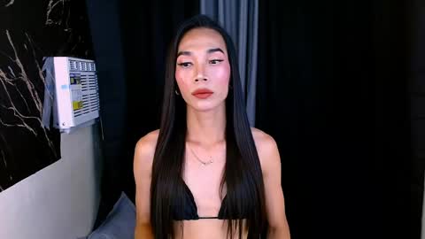 Snapshot of sessy_fuckerxx chatting on April 17, 8:17 am sessy_fuckerxx online show from April 17, 8:17 am