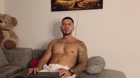 Snapshot of seth_vega_ chatting on May 31, 11:39 pm HEY IM SETH online show from May 31, 11:39 pm