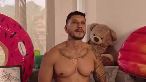 Snapshot of seth_vega_ chatting on June 19, 2:54 pm HEY IM SETH online show from June 19, 2:54 pm