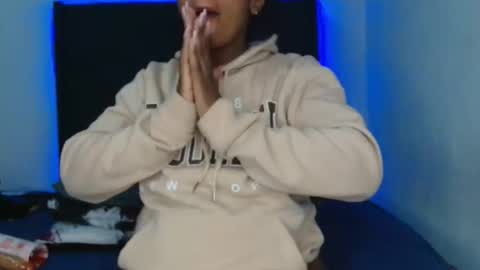 sex_bomb30 online show from April 19, 2:49 pm