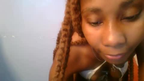 Snapshot of sexie_curvie chatting on February 2, 6:48 am Maggie online show from February 2, 6:48 am