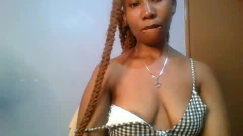 Snapshot of sexie_curvie chatting on February 3, 2:34 pm Maggie online show from February 3, 2:34 pm