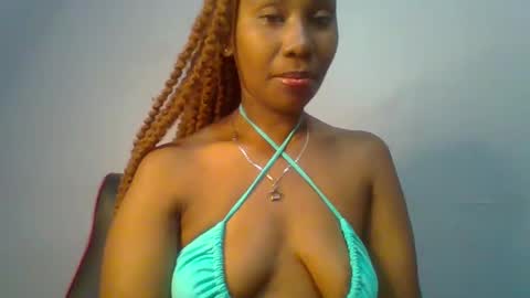 Snapshot of sexie_curvie chatting on February 4, 8:06 pm Maggie online show from February 4, 8:06 pm