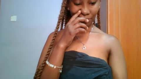 Snapshot of sexie_curvie chatting on February 5, 7:18 am Maggie online show from February 5, 7:18 am