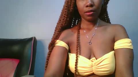 Snapshot of sexie_curvie chatting on February 6, 1:27 am Maggie online show from February 6, 1:27 am