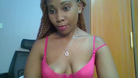 Snapshot of sexie_curvie chatting on February 7, 7:29 am Maggie online show from February 7, 7:29 am