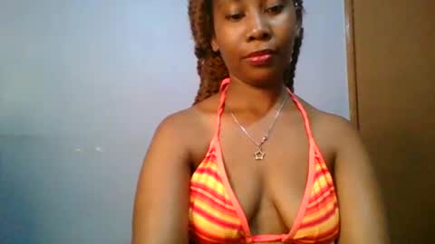 Snapshot of sexie_curvie chatting on February 8, 12:28 pm Maggie online show from February 8, 12:28 pm
