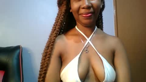 Snapshot of sexie_curvie chatting on February 9, 4:25 am Maggie online show from February 9, 4:25 am