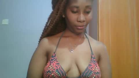 Snapshot of sexie_curvie chatting on February 9, 3:01 pm Maggie online show from February 9, 3:01 pm