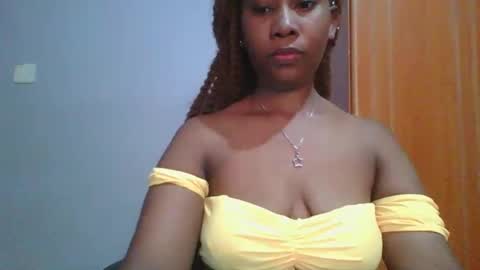Snapshot of sexie_curvie chatting on February 10, 4:08 am Maggie online show from February 10, 4:08 am