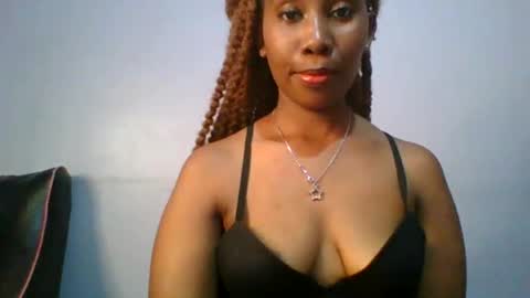 Snapshot of sexie_curvie chatting on February 11, 12:58 pm Maggie online show from February 11, 12:58 pm