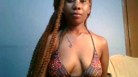 Snapshot of sexie_curvie chatting on February 11, 11:54 pm Maggie online show from February 11, 11:54 pm