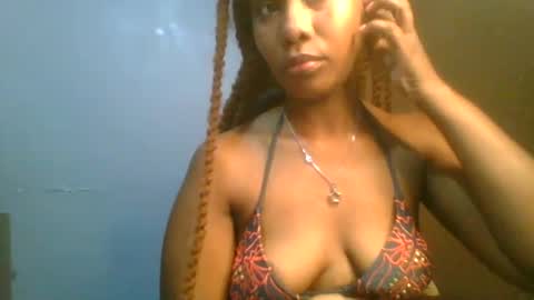 Snapshot of sexie_curvie chatting on February 12, 4:33 am Maggie online show from February 12, 4:33 am