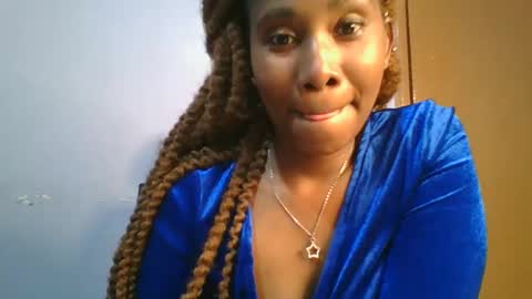 Snapshot of sexie_curvie chatting on February 12, 6:09 pm Maggie online show from February 12, 6:09 pm