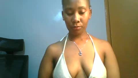 Snapshot of sexie_curvie chatting on February 13, 3:50 am Maggie online show from February 13, 3:50 am
