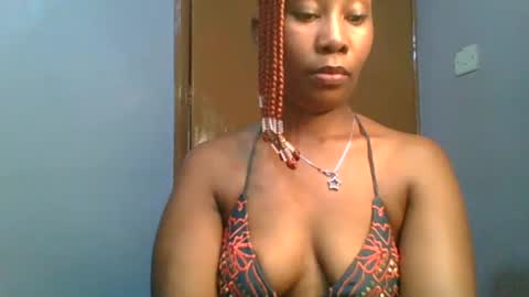 Snapshot of sexie_curvie chatting on February 16, 10:32 am Maggie online show from February 16, 10:32 am