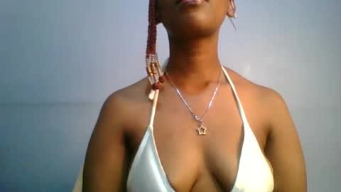 Snapshot of sexie_curvie chatting on February 16, 2:21 pm Maggie online show from February 16, 2:21 pm