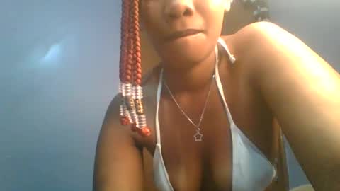 Snapshot of sexie_curvie chatting on February 20, 2:40 am Maggie online show from February 20, 2:40 am