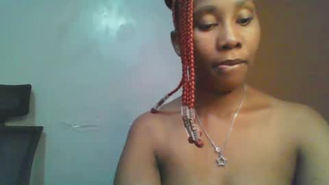 Snapshot of sexie_curvie chatting on February 20, 10:37 am Maggie online show from February 20, 10:37 am