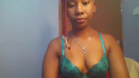 Snapshot of sexie_curvie chatting on February 26, 12:14 pm Maggie online show from February 26, 12:14 pm