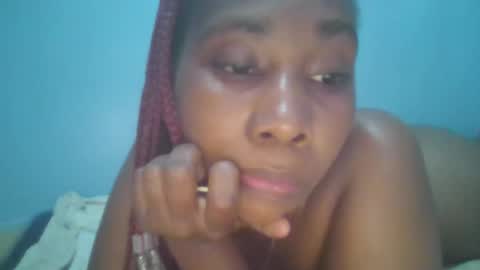 Snapshot of sexie_curvie chatting on March 5, 7:38 am Maggie online show from March 5, 7:38 am