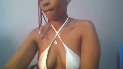 Snapshot of sexie_curvie chatting on March 9, 7:34 am Maggie online show from March 9, 7:34 am