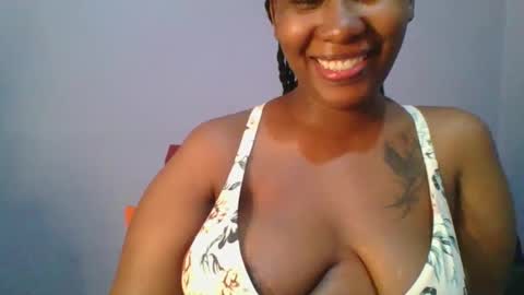 Snapshot of sexie_curvie chatting on September 12, 5:13 pm Maggie online show from September 12, 5:13 pm