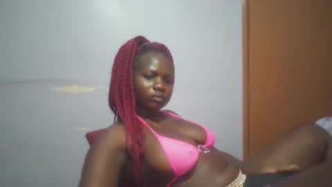 Snapshot of sexie_curvie chatting on September 28, 8:25 pm Maggie online show from September 28, 8:25 pm