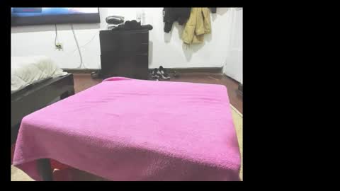 Snapshot of sexiipocahonta chatting on September 20, 2:12 am djones online show from September 20, 2:12 am