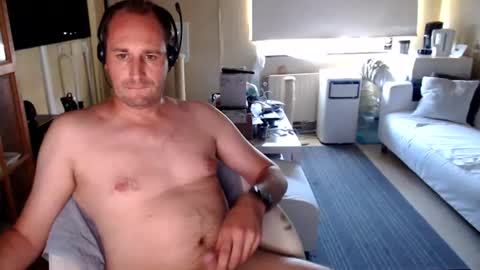 Snapshot of sexlobo1 chatting on July 14, 3:29 pm Sexlobo online show from July 14, 3:29 pm