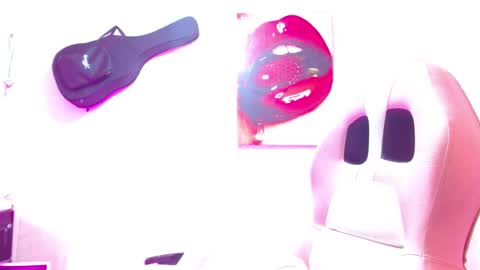 Snapshot of sexmilkdirty chatting on December 12, 11:58 pm sexmilkdirty online show from December 12, 11:58 pm