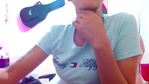 Snapshot of sexmilkdirty chatting on December 21, 4:41 am sexmilkdirty online show from December 21, 4:41 am