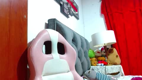 Snapshot of sexmilkdirty chatting on March 6, 11:23 pm sexmilkdirty online show from March 6, 11:23 pm
