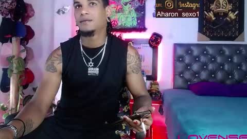 Aharon  ravelo online show from February 2, 6:39 pm