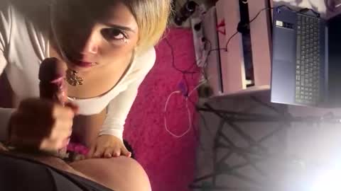 Snapshot of sexsummerr chatting on June 5, 6:52 am HI Privates are OPEN online show from June 5, 6:52 am