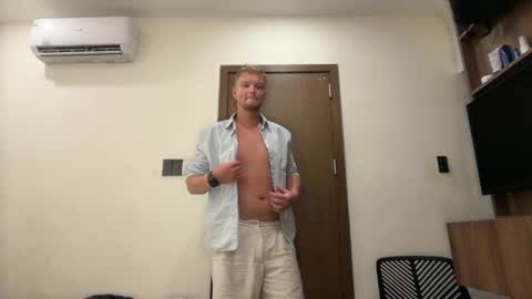 Snapshot of sexual_sbotage chatting on April 25, 4:26 pm Max Leman online show from April 25, 4:26 pm