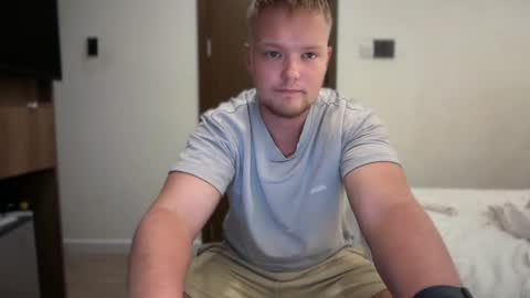 Snapshot of sexual_sbotage chatting on May 24, 3:39 pm Max Leman online show from May 24, 3:39 pm
