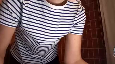 Snapshot of sexualangel chatting on May 1, 12:43 pm Verona online show from May 1, 12:43 pm