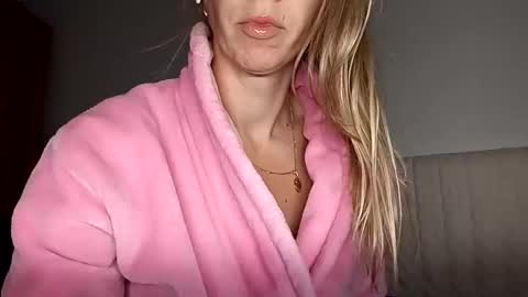 Snapshot of sexualangel chatting on May 3, 4:29 am Verona online show from May 3, 4:29 am