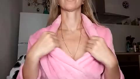 Snapshot of sexualangel chatting on May 10, 2:17 am Verona online show from May 10, 2:17 am