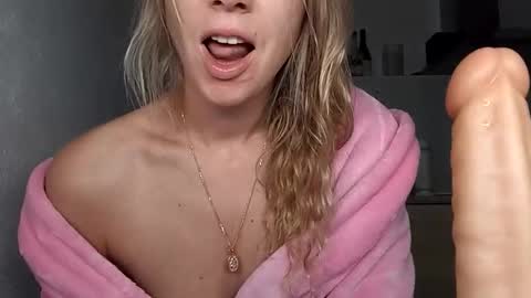 Snapshot of sexualangel chatting on May 23, 3:12 am Verona online show from May 23, 3:12 am