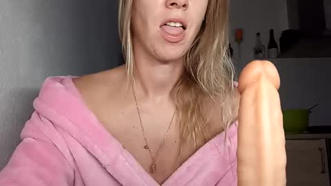 Snapshot of sexualangel chatting on June 11, 2:22 am Verona online show from June 11, 2:22 am