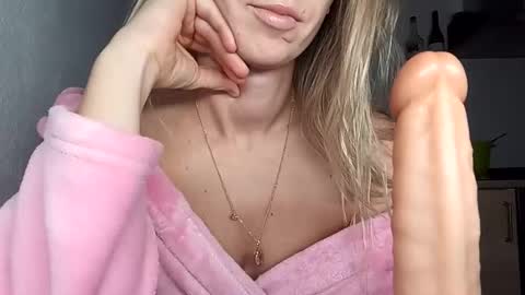 Snapshot of sexualangel chatting on June 11, 2:53 am Verona online show from June 11, 2:53 am