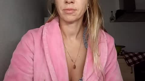Snapshot of sexualangel chatting on June 14, 2:57 am Verona online show from June 14, 2:57 am