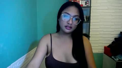 Snapshot of sexuallyattractive_mae chatting on May 24, 4:06 am sexuallyattractive_mae online show from May 24, 4:06 am