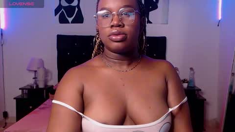 Snapshot of sexx_amara chatting on February 21, 6:25 am Amara online show from February 21, 6:25 am