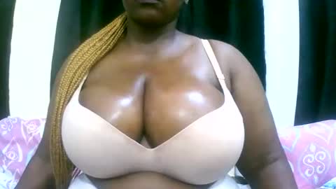 Snapshot of sexxi_ebony chatting on May 29, 5:05 am sexxi_ebony online show from May 29, 5:05 am