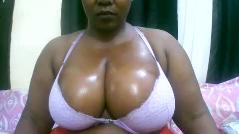 Snapshot of sexxi_ebony chatting on May 31, 1:47 am sexxi_ebony online show from May 31, 1:47 am
