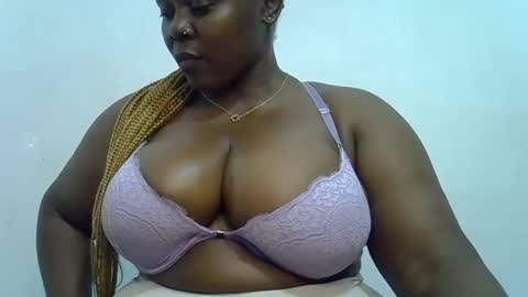 Snapshot of sexxi_ebony chatting on June 5, 7:08 pm sexxi_ebony online show from June 5, 7:08 pm